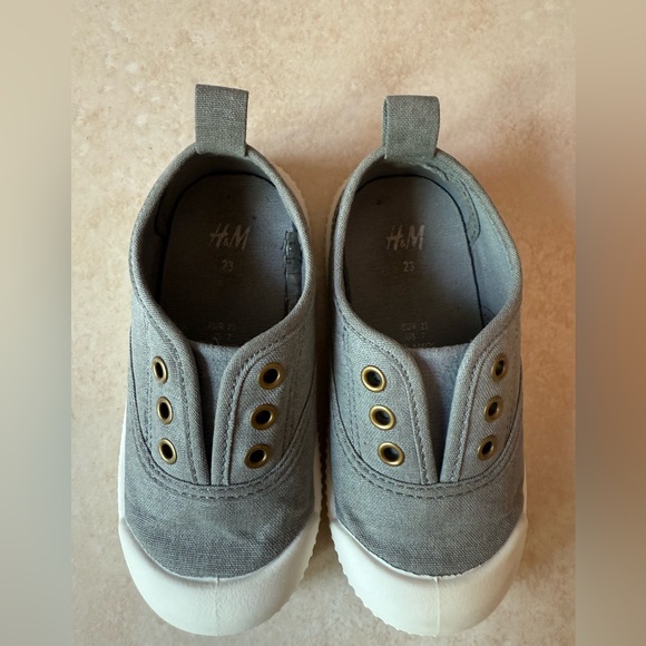 BIG BUNDLE OF BABY BOY CLOTHES & 3 SNEAKERS 9,12,18,24 MONTHS (28 total pieces) - Picture 14 of 16